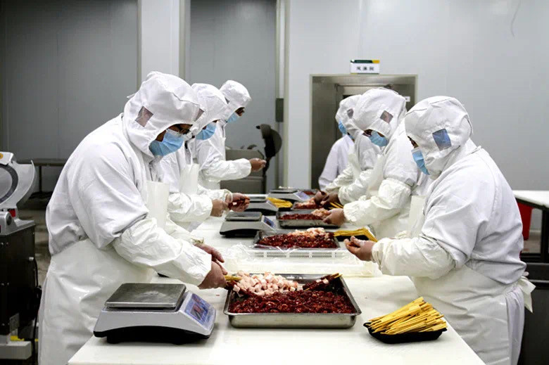 可克达拉经济技术开发区各企业开足马力 食品销售势头强劲